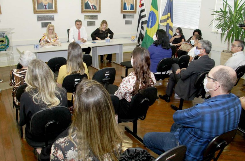 INTEGRANTES DO CONSELHO MUNICIPAL DO IDOSO TOMAM POSSE EM JAGUARIÚNA