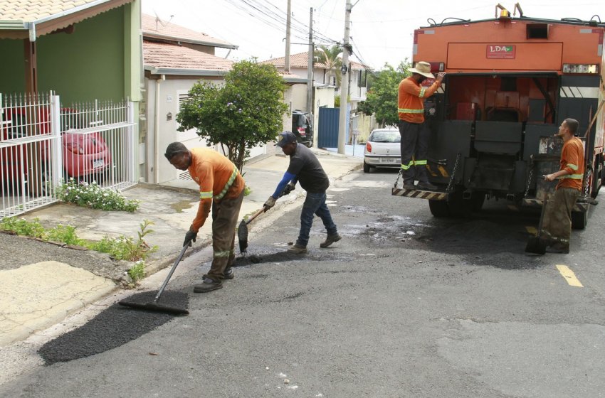 OBRAS REALIZA OPERAÇÃO TAPA-BURACOS NO NOVA JAGUARIÚNA