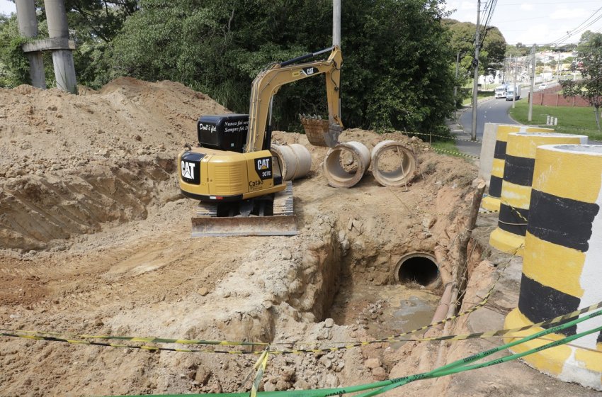 OBRAS TROCA TUBULAÇÃO DE ÁGUAS PLUVIAIS NO CRUZEIRO DO SUL
