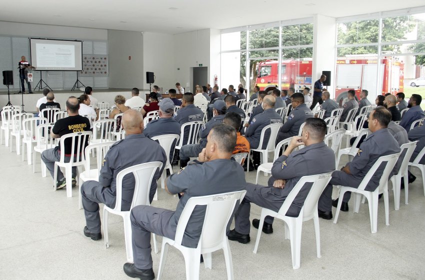 JAGUARIÚNA REÚNE BOMBEIROS E AGENTES DA DEFESA CIVIL EM ENCONTRO REGIONAL