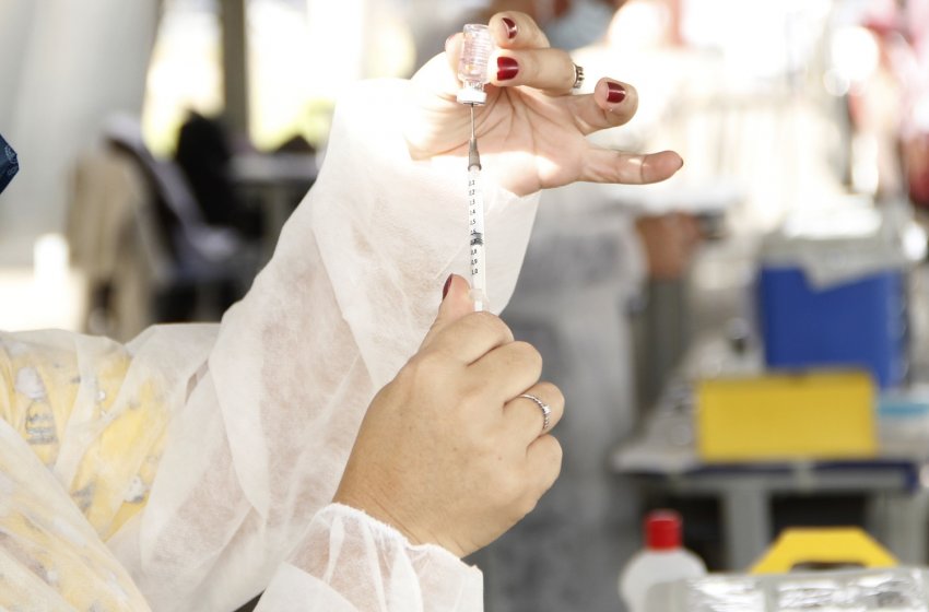 SAÚDE COMEÇA A VACINAR CONTRA A GRIPE QUEM TEM 60 ANOS OU MAIS