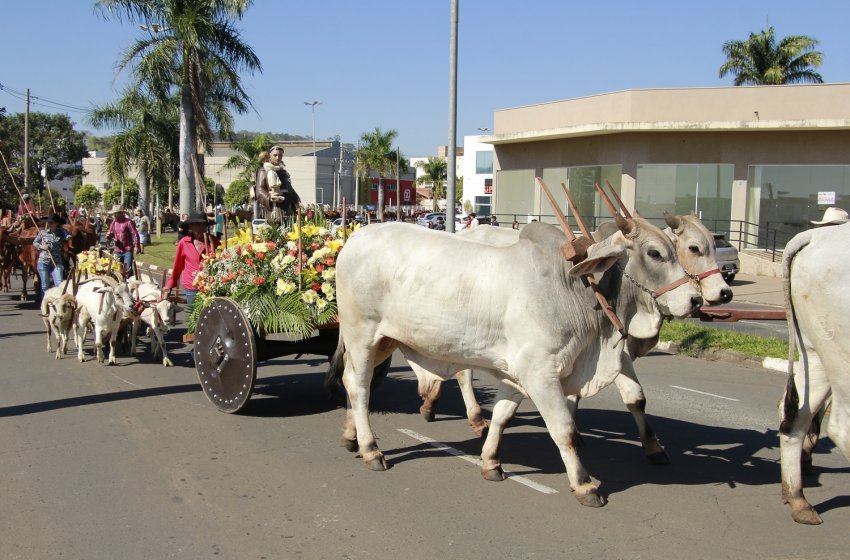 JAGUARIÚNA COMEMORA TRADICIONAL DIA DE SANTO ANTÔNIO COM MUITA FESTA E ORAÇÃO