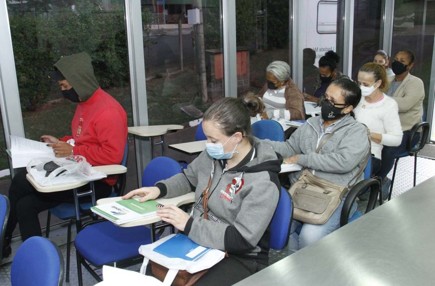 CARRETA VIA RÁPIDA INICIA AULAS PARA QUEM BUSCA RECOLOCAÇÃO NO MERCADO DE TRABALHO