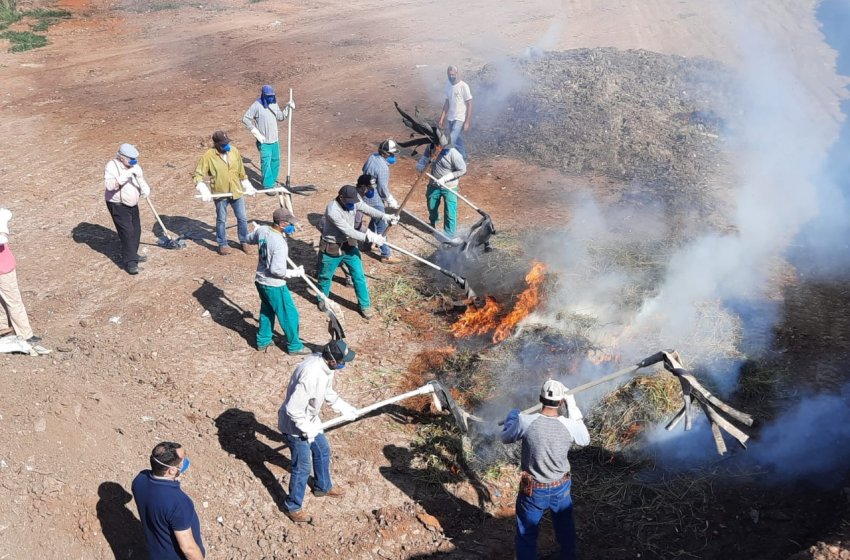 TRABALHADORES E PRODUTORES RURAIS APRENDEM TÉCNICAS DE PREVENÇÃO E COMBATE DE INCÊNDIOS NO CAMPO