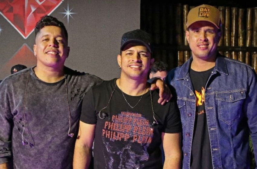 HOJE TEM PAGODE NA FEIRA NOTURNA COM O GRUPO INCENDEIA 