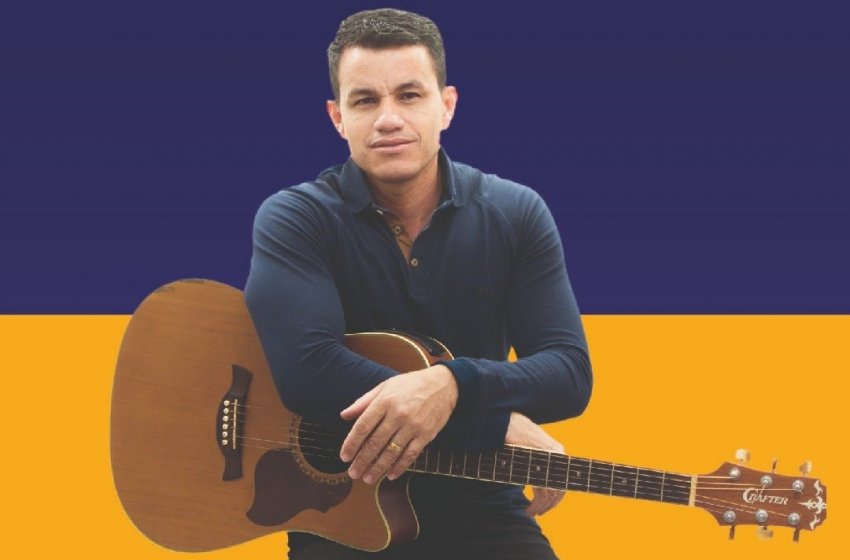FEIRA NOTURNA TERÁ SHOW ACÚSTICO DO CANTOR PAULO EDUARDO