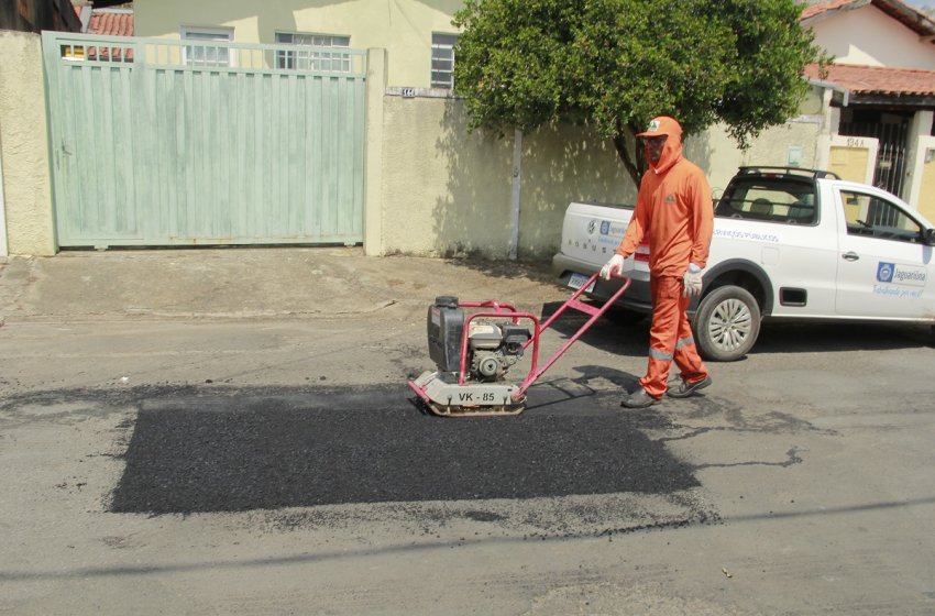 SECRETARIA DE OBRAS FAZ OPERAÇÃO TAPA-BURACOS NO BAIRRO SÃO JOSÉ