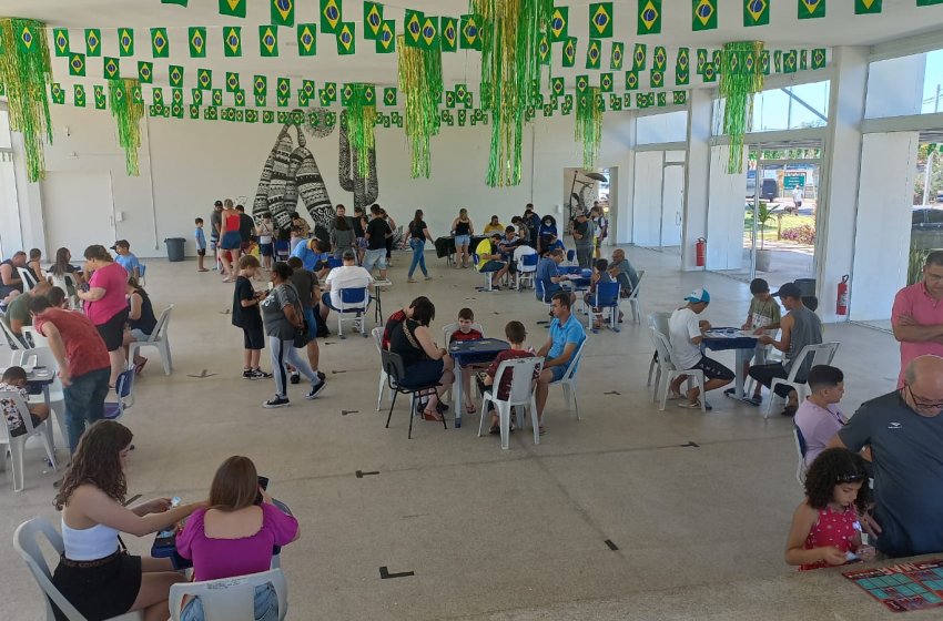 PREFEITURA PROMOVE TROCA DE FIGURINHAS DA COPA DO MUNDO NO BOULEVARD