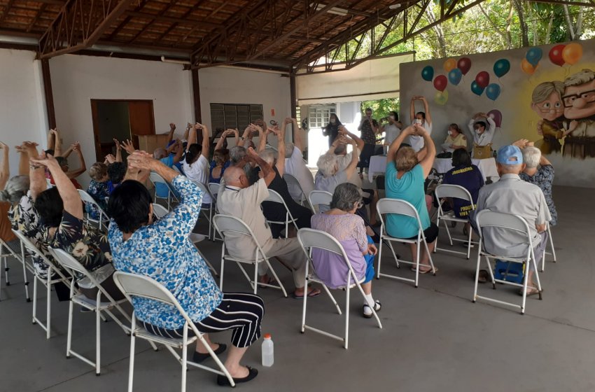 PREFEITURA DE JAGUARIÚNA REALIZA AÇÃO DE SAÚDE COM IDOSOS