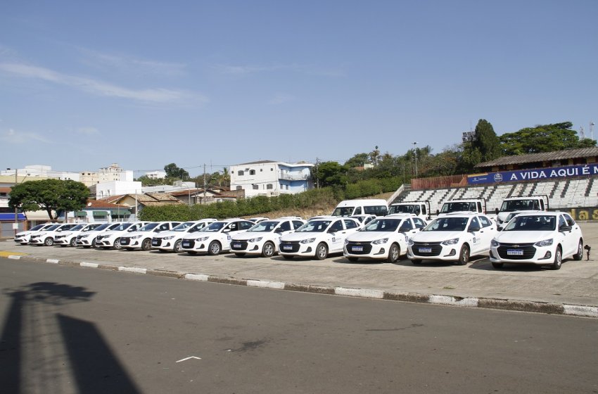 PREFEITURA DE JAGUARIÚNA RENOVA FROTA MUNICIPAL DE VEÍCULOS