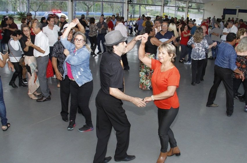 PREPARE-SE PARA DANÇAR! QUINTA-FEIRA TEM BAILE DA TERCEIRA IDADE!