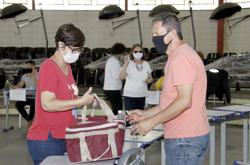 KIT NATALINO SERÁ ENTREGUE AOS SERVIDORES NOS DIAS 7 E 8