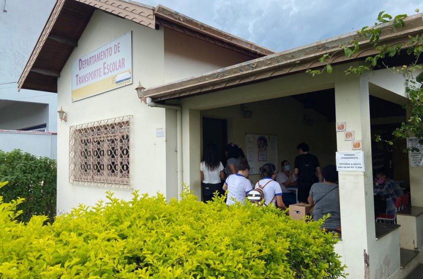 PREFEITURA REALIZA AÇÃO DE CONSCIENTIZAÇÃO SOBRE A VACINAÇÃO CONTRA A COVID COM ESTUDANTES DO MUNICÍPIO