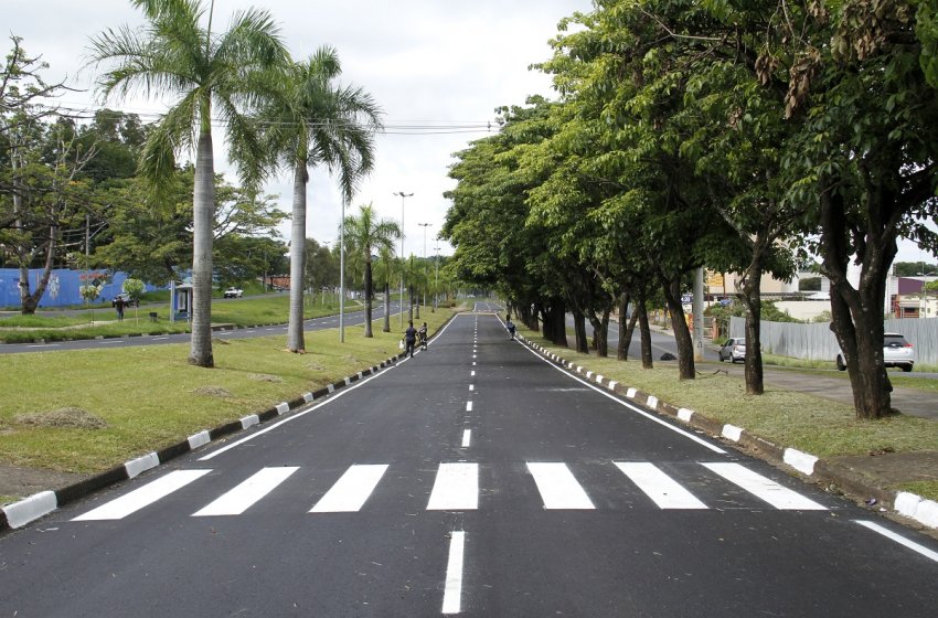 AVENIDA LUCIANO POLTRONIERI RECEBE SINALIZAÇÃO DE SOLO APÓS RECAPEAMENTO