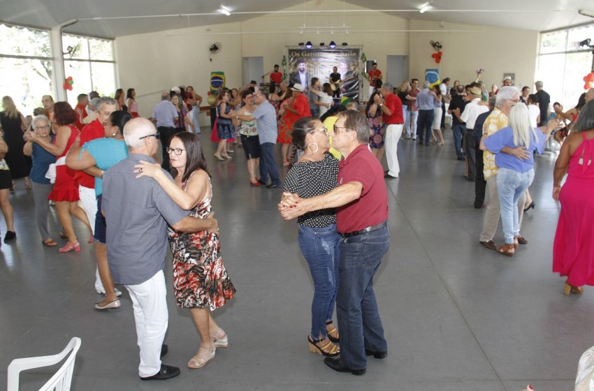 PREFEITURA REALIZA 1ª EDIÇÃO DO BAILE DA TERCEIRA IDADE DE 2023 NESTA QUINTA-FEIRA
