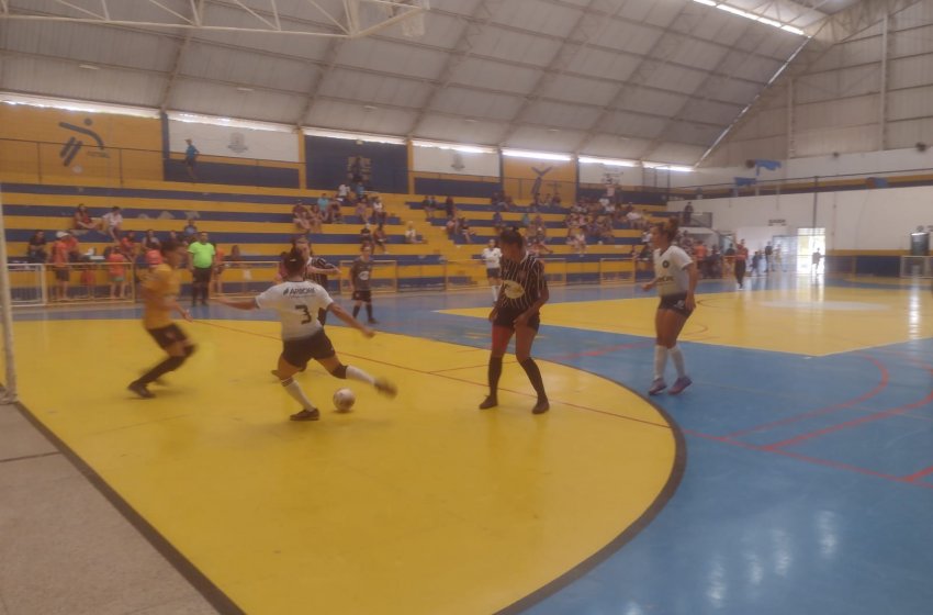 ADAGA MANTÉM LIDERANÇA NO CAMPEONATO DE FUTSAL FEMININO