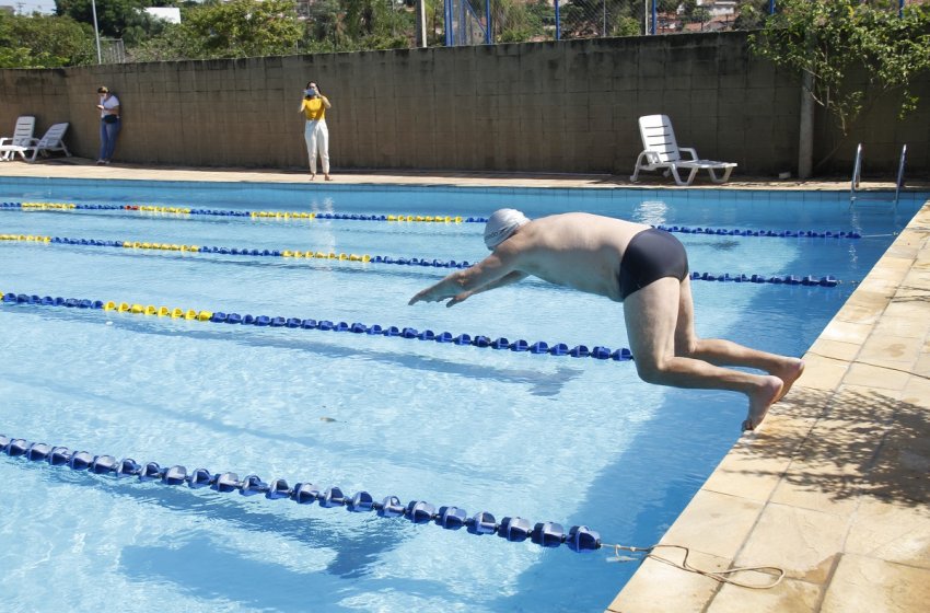 PREFEITURA REALIZA 2º FESTIVAL DE NATAÇÃO 50+ NO SERRA DOURADA NESTE DOMINGO; PISCINAS ESTARÃO FECHADAS PARA USO DA POPULAÇÃO DE MANHÃ