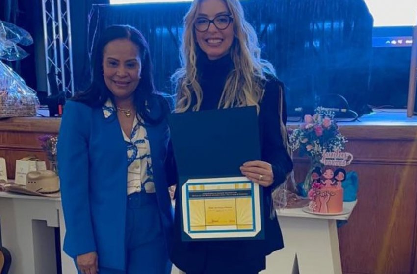 SECRETÁRIA DE CULTURA DE JAGUARIÚNA E PROJETO ESCOLA DAS ARTES RECEBEM HOMENAGEM NOS EUA