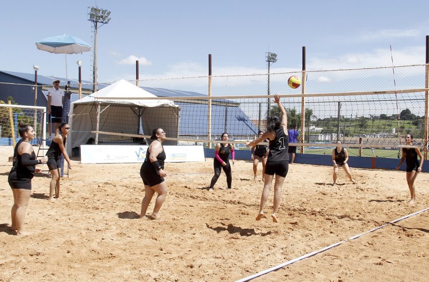 CAMPEONATO DE VÔLEI DE PRAIA 4x4 CONHECE AS SUAS CAMPEÃS