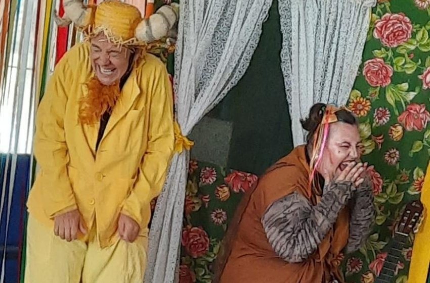 SÁBADO TEM PEÇA TEATRAL DONA BARATINHA NO PARQUE DOS LAGOS
