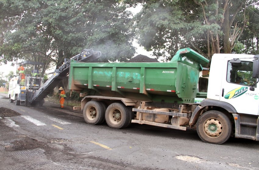 OBRAS REALIZA SERVIÇO DE FRESAGEM EM VIAS DO BAIRRO NOVO JAGUARY