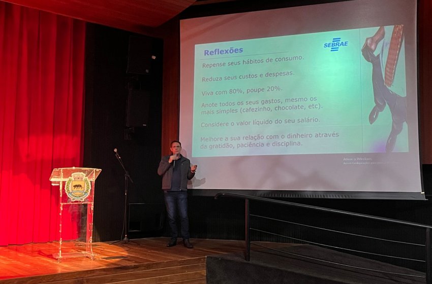 PREFEITURA DE JAGUARIÚNA INICIA CURSO DE EDUCAÇÃO FINANCEIRA PARA SERVIDORES MUNICIPAIS