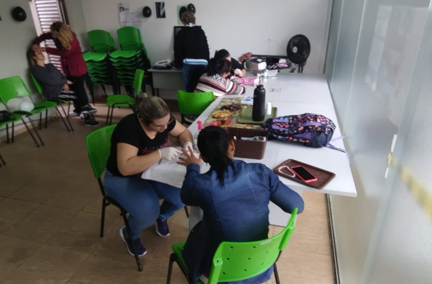 CRAS CRUZEIRO DO SUL OFERECE SERVIÇO DE BELEZA A CUIDADORES