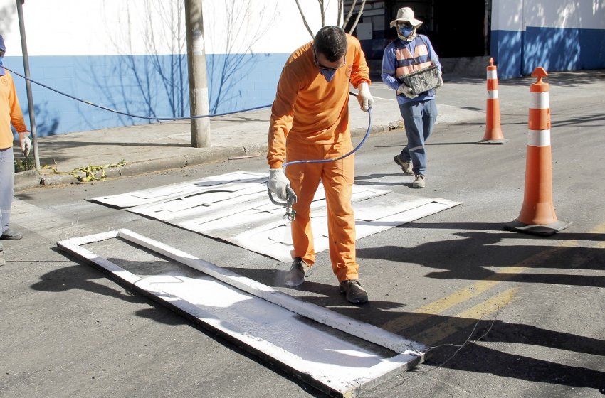 MOBILIDADE URBANA REALIZA PINTURA DE SINALIZAÇÃO DE SOLO NO BERLIM