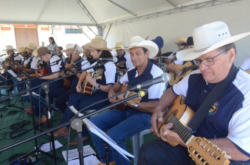 DOMINGO TEM CAFÉ COM VIOLA NA ESTAÇÃO DE GUEDES