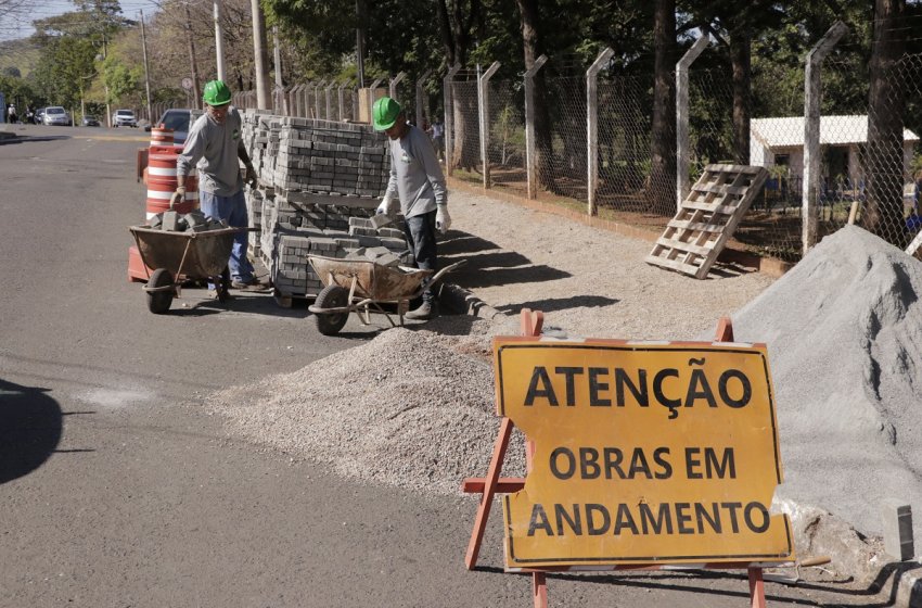 PREFEITURA DE JAGUARIÚNA INICIA OBRA DE REVITALIZAÇÃO DE CALÇADAS E CONSTRUÇÃO DE CICLOVIA NO PARQUE DOS LAGOS