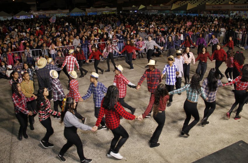 FESTA JUNINA DA EDUCAÇÃO REÚNE 15 MIL PESSOAS NO PARQUE SANTA MARIA