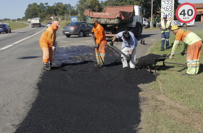 OBRAS REALIZA OPERAÇÃO TAPA-BURACOS EM VÁRIOS BAIRROS NESTA TERÇA    