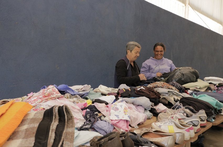PROGRAMA JAGUARIÚNA SOLIDÁRIA DISTRIBUI DOAÇÕES HOJE NO ROSEIRA DE BAIXO