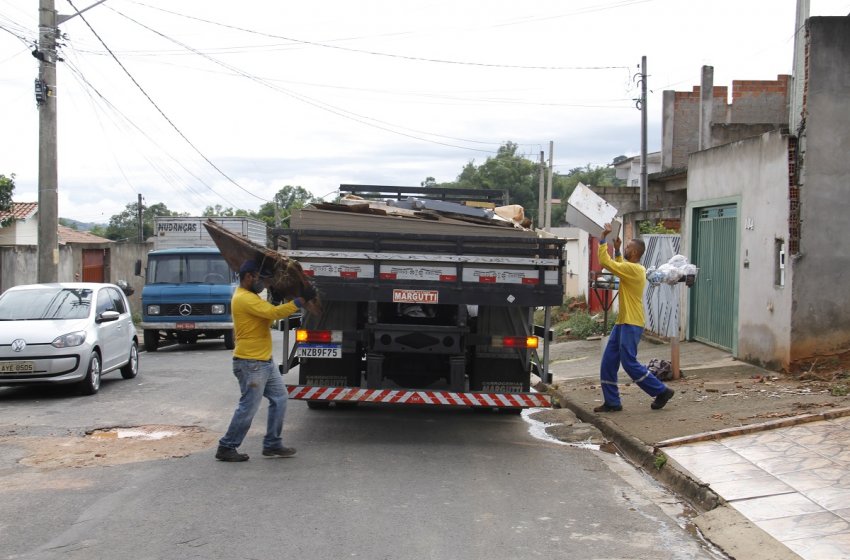 PREFEITURA DE JAGUARIÚNA REALIZA SERVIÇOS DE MANUTENÇÃO EM VÁRIOS BAIRROS NESTA SEGUNDA-FEIRA