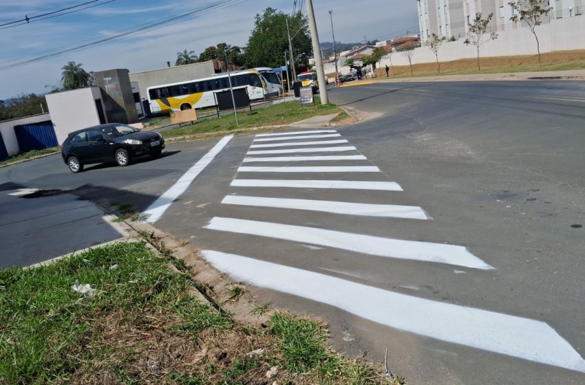 PREFEITURA REALIZA SERVIÇOS DE SINALIZAÇÃO VIÁRIA NESTA TERÇA