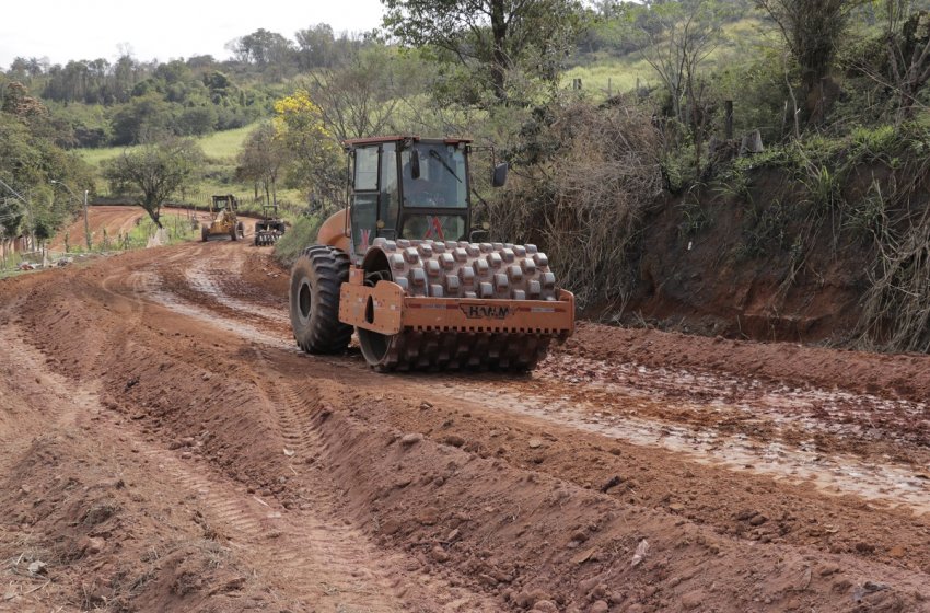 PREFEITURA DE JAGUARIÚNA INICIA ASFALTAMENTO DE RUA NO FLORIANÓPOLIS