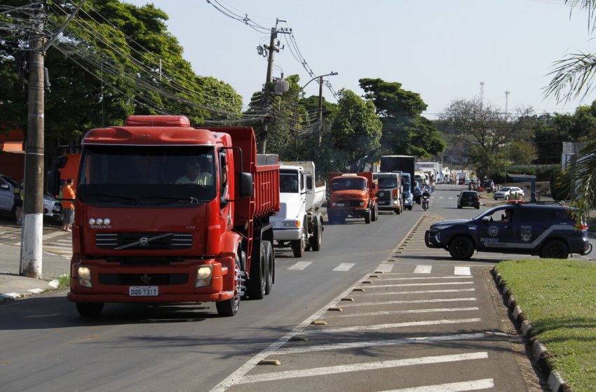 FESTA DO CAMINHONEIRO LEVA ALEGRIA PARA AS RUAS DE JAGUARIÚNA