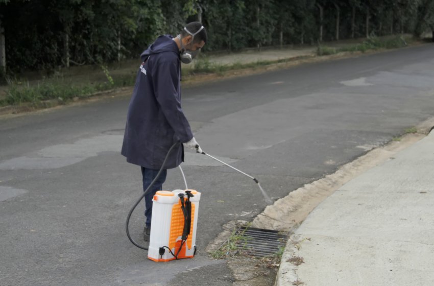 PREFEITURA REALIZA DEDETIZAÇÃO EM DIVERSOS BAIRROS DA CIDADE