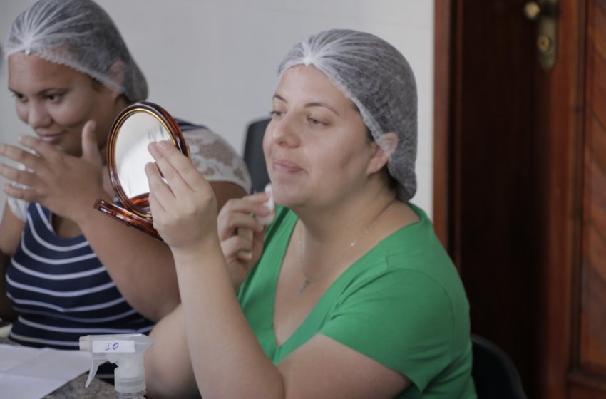 CRAS CENTRO ABRE INSCRIÇÕES PARA O 2º WORKSHOP DE AUTOMAQUIAGEM GRATUITO