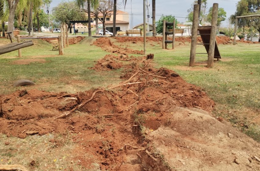 PREFEITURA DE JAGUARIÚNA INICIA REVITALIZAÇÃO DA PRAÇA BRASÍLIA