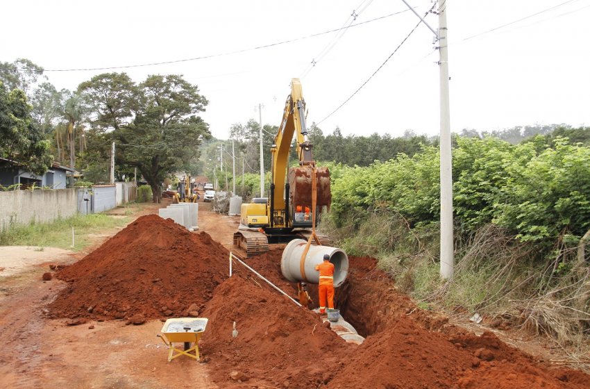 PREFEITURA INICIA OBRA DE PAVIMENTAÇÃO, DRENAGEM E ESGOTO NA RUA JOAQUIM PINTO CATÃO