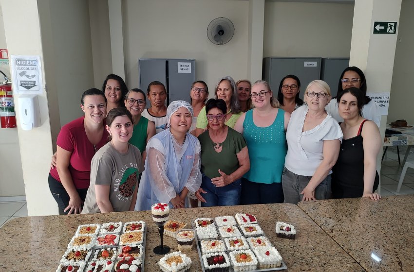 FUNDO SOCIAL FORMA NOVA TURMA NO CURSO DE BOLO DE POTE E SOBREMESAS