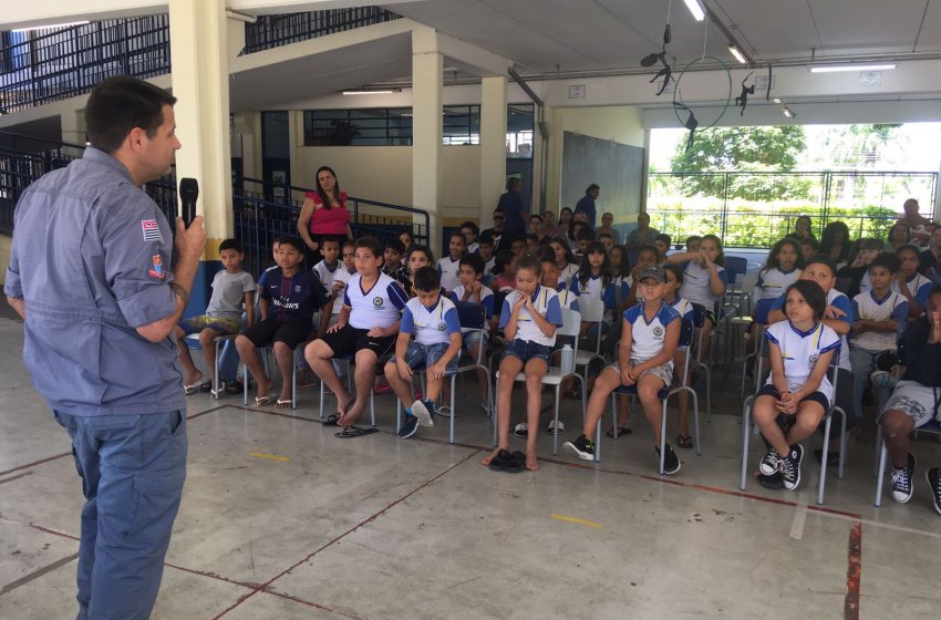 ALUNOS DA ESCOLA FRANKLIN TOLEDO PIZA RECEBEM CERTIFICADO DO PROGRAMA 