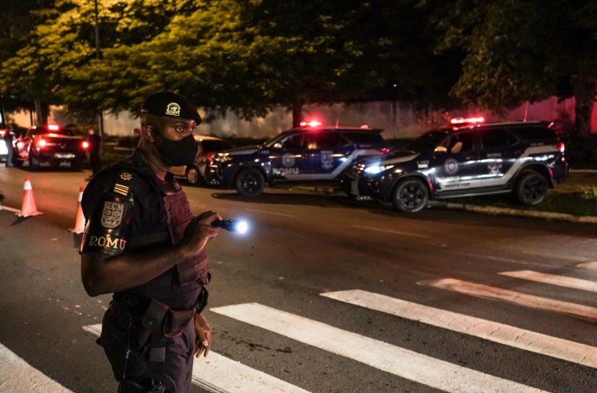 JAGUARIÚNA INICIA TOQUE DE RECOLHER 