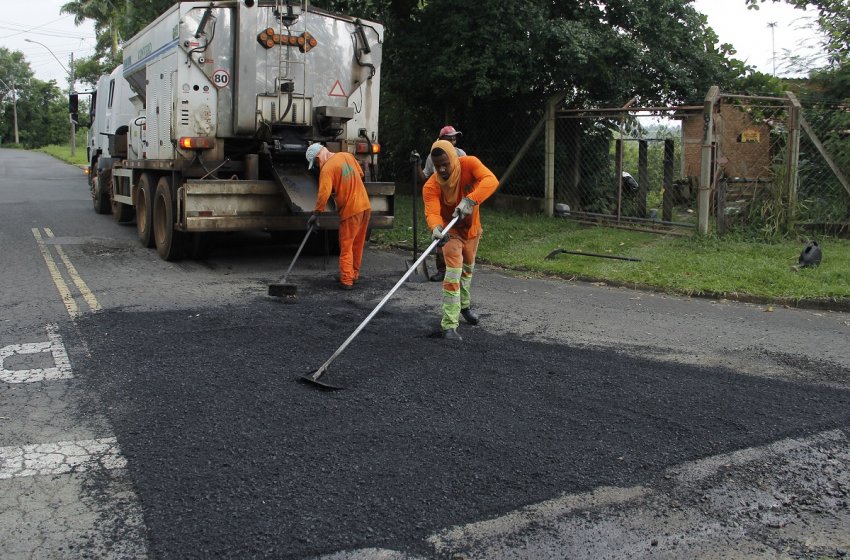 OBRAS REALIZA OPERAÇÃO TAPA-BURACOS  NESTA QUARTA-FEIRA