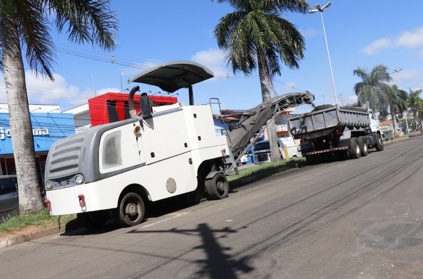 PREFEITURA INICIA PREPARAÇÃO DO RECAPE NA AVENIDA ANTÔNIO PINTO CATÃO