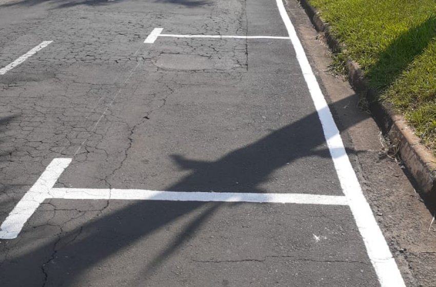PREFEITURA DE JAGUARIÚNA CONCLUI MAIS UM BOLSÃO DE ESTACIONAMENTO NA AV. ANTÔNIO PINTO CATÃO