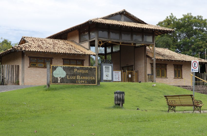 ESCOLA DAS ARTES REALIZA OFICINA DE LEITURA NO PARQUE LUIZ BARBOZA NESTA SEXTA