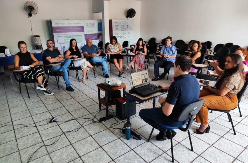 PREFEITURA DE JAGUARIÚNA REALIZA CAPACITAÇÃO DE COMISSÃO DE PLANEJAMENTO E INDICADORES