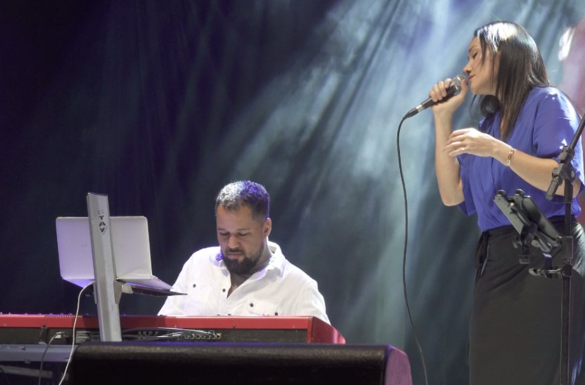 DOMINGO TEM DUETO DE VOZ E PIANO NO TEATRO MUNICIPAL COM APRESENTAÇÃO DO CORAL DA ESCOLA DAS ARTES DE JAGUARIÚNA